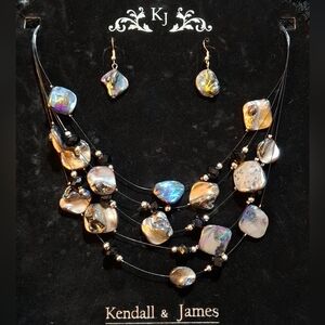 🐚NIB Kendall & James Iridescent Shell Baroque Pearl Necklace and Earring Set